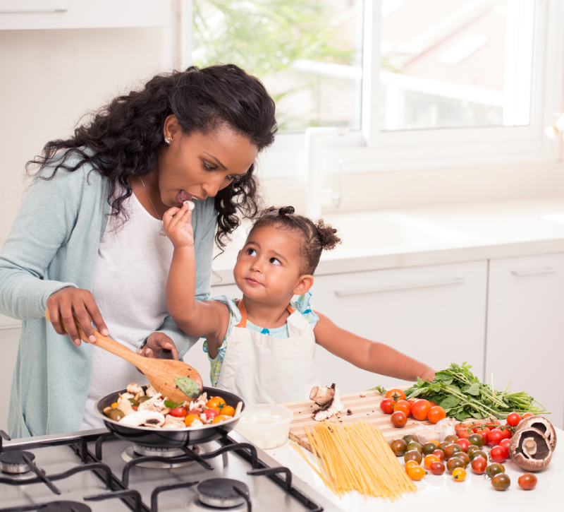 mom and daughter cooking glutamate foods