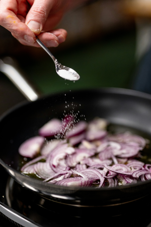 is msg bad science onions in pan